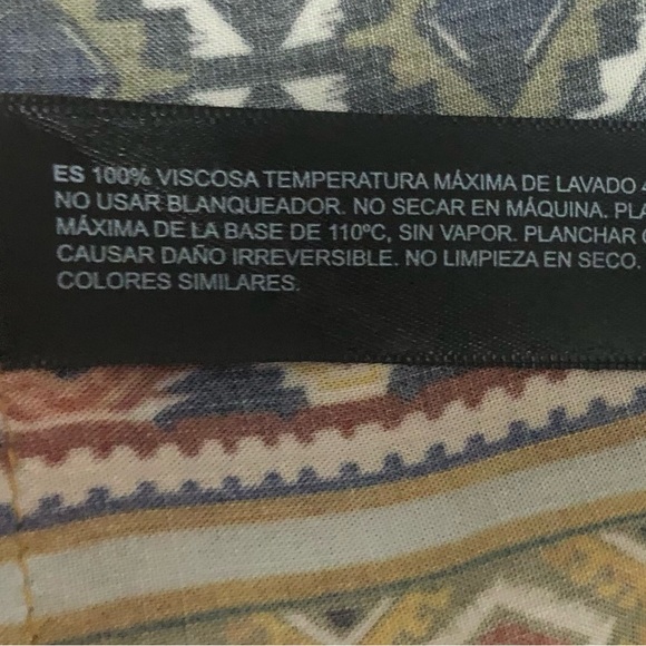 Unisex Patterned Short Sleeve Button Down Shirt - Picture 8 of 8